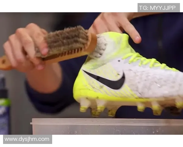 足球明星亲自洗鞋的精彩瞬间大揭秘，展现他们不为人知的一面