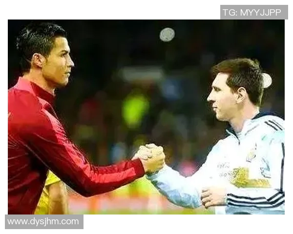 足球明星碰拳瞬间回顾感受他们的友谊与竞技精神的完美结合